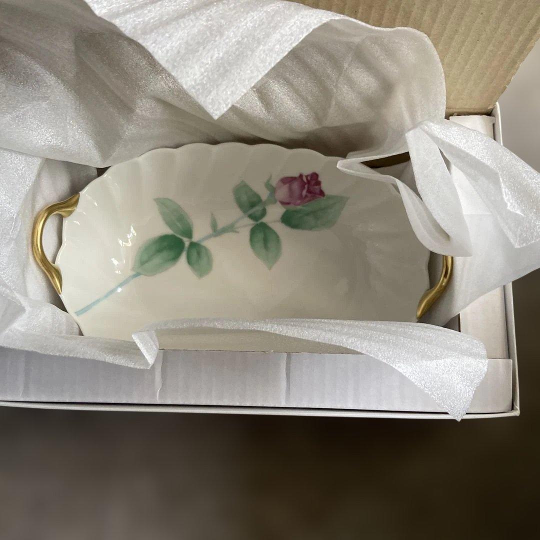 【香蘭社】花柄皿 金色ハンドル付き　箱付き新品未使用
