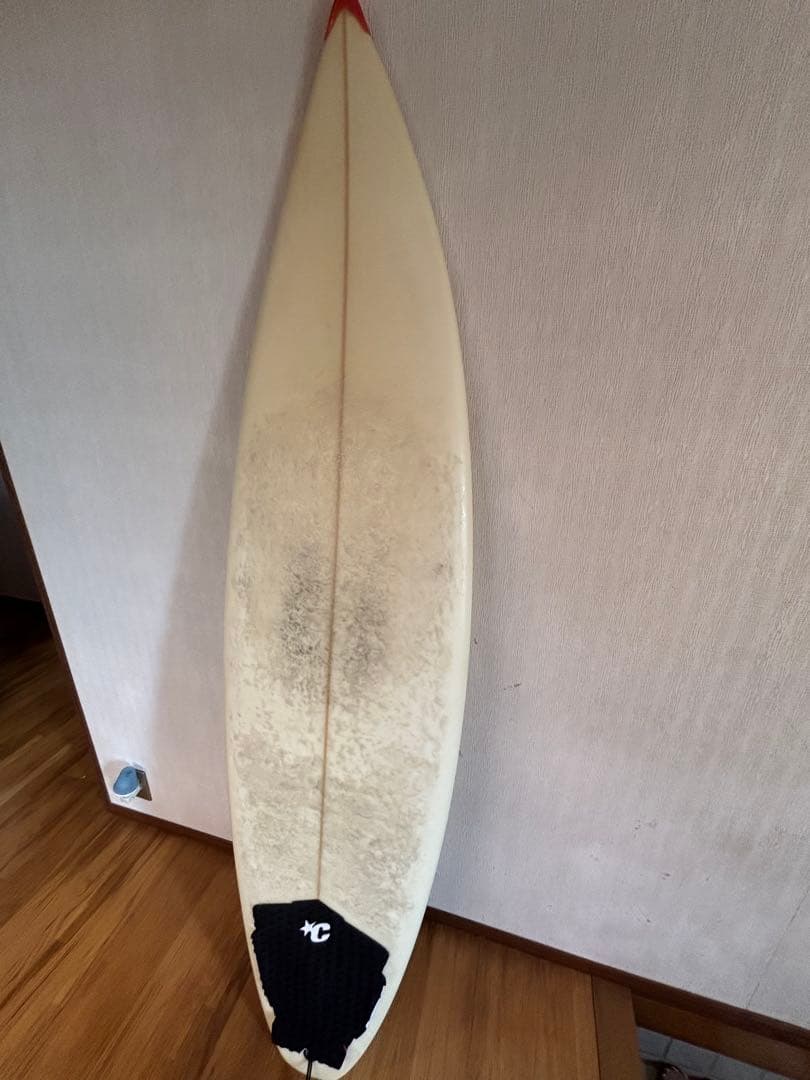 クリーム色ショートボード ストライプカバー付き