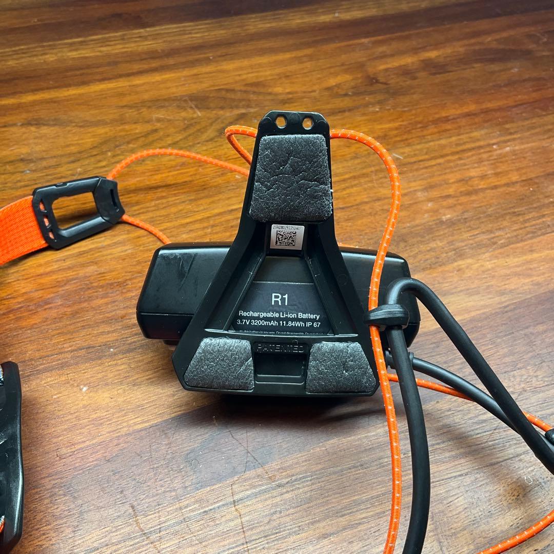 Petzl NAO RLヘッドランプ 1500ルーメン　リアクティブライティング