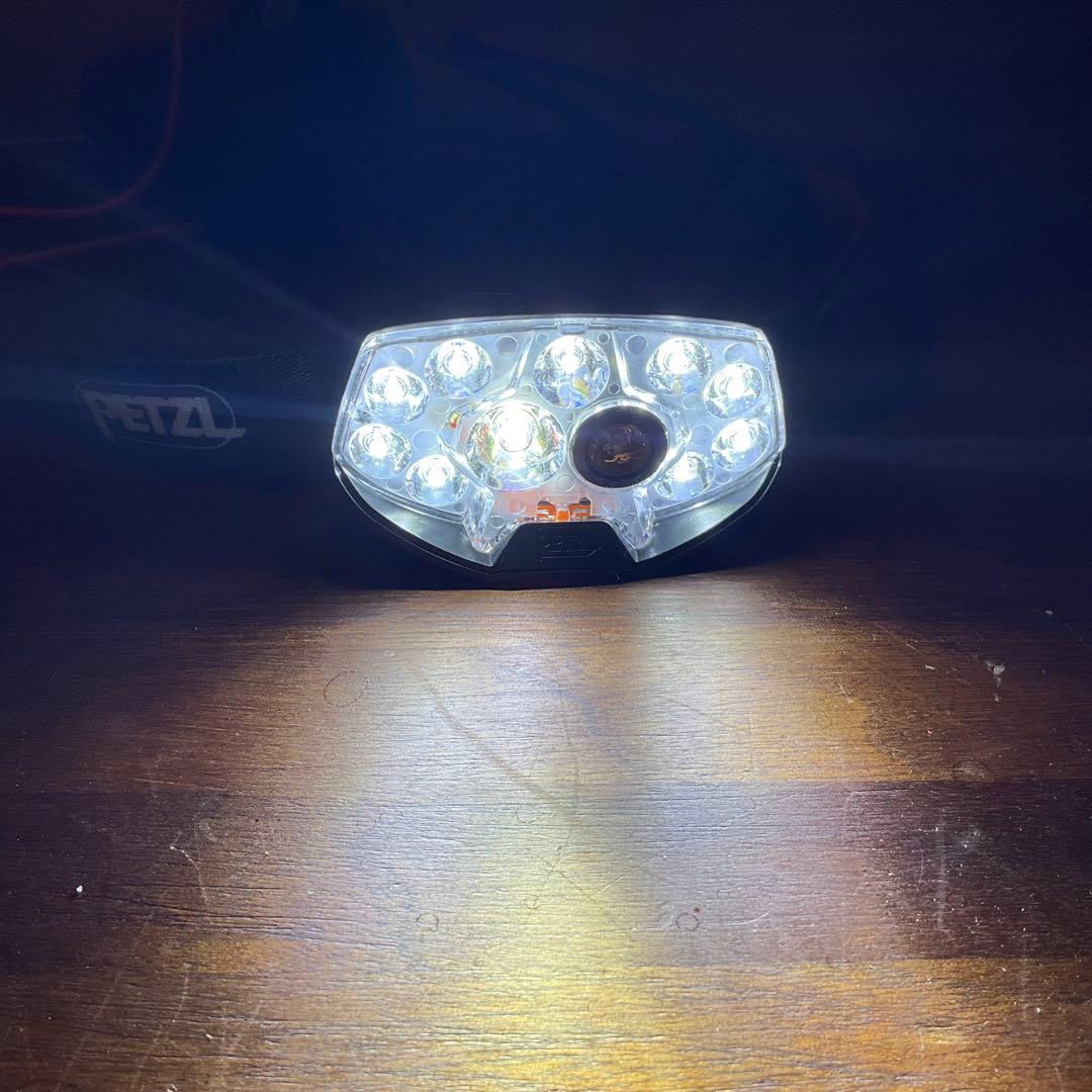 Petzl NAO RLヘッドランプ 1500ルーメン　リアクティブライティング