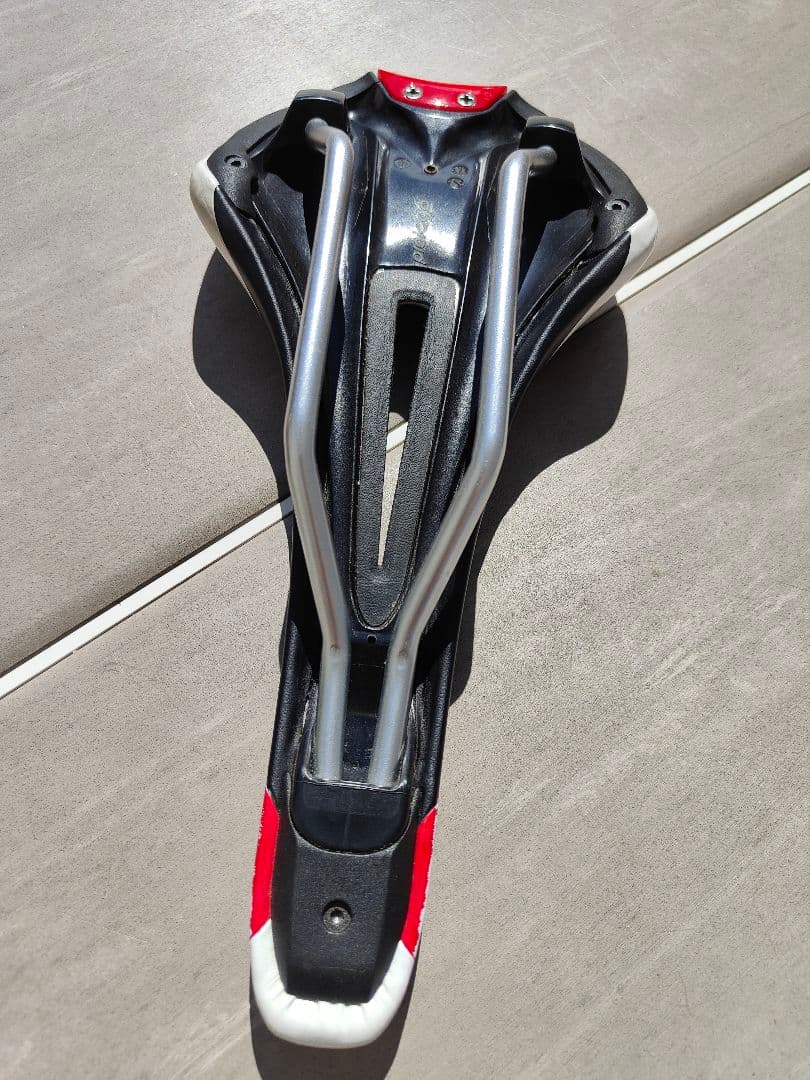 【最終価格！！】ロードバイク引退品　サドル　ペダル　ボトルゲージ　チューブ
