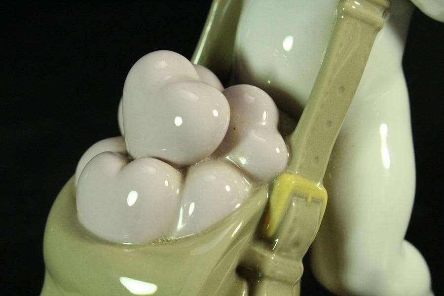 リヤドロ LLADORO ハートがいっぱい 天使 陶製 人形(K-XA952)