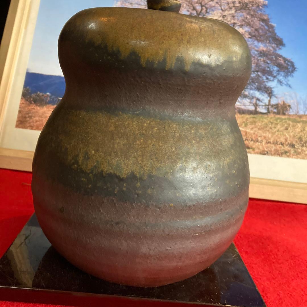 備前焼美術品茶道具水差生陶衆啓作品です。