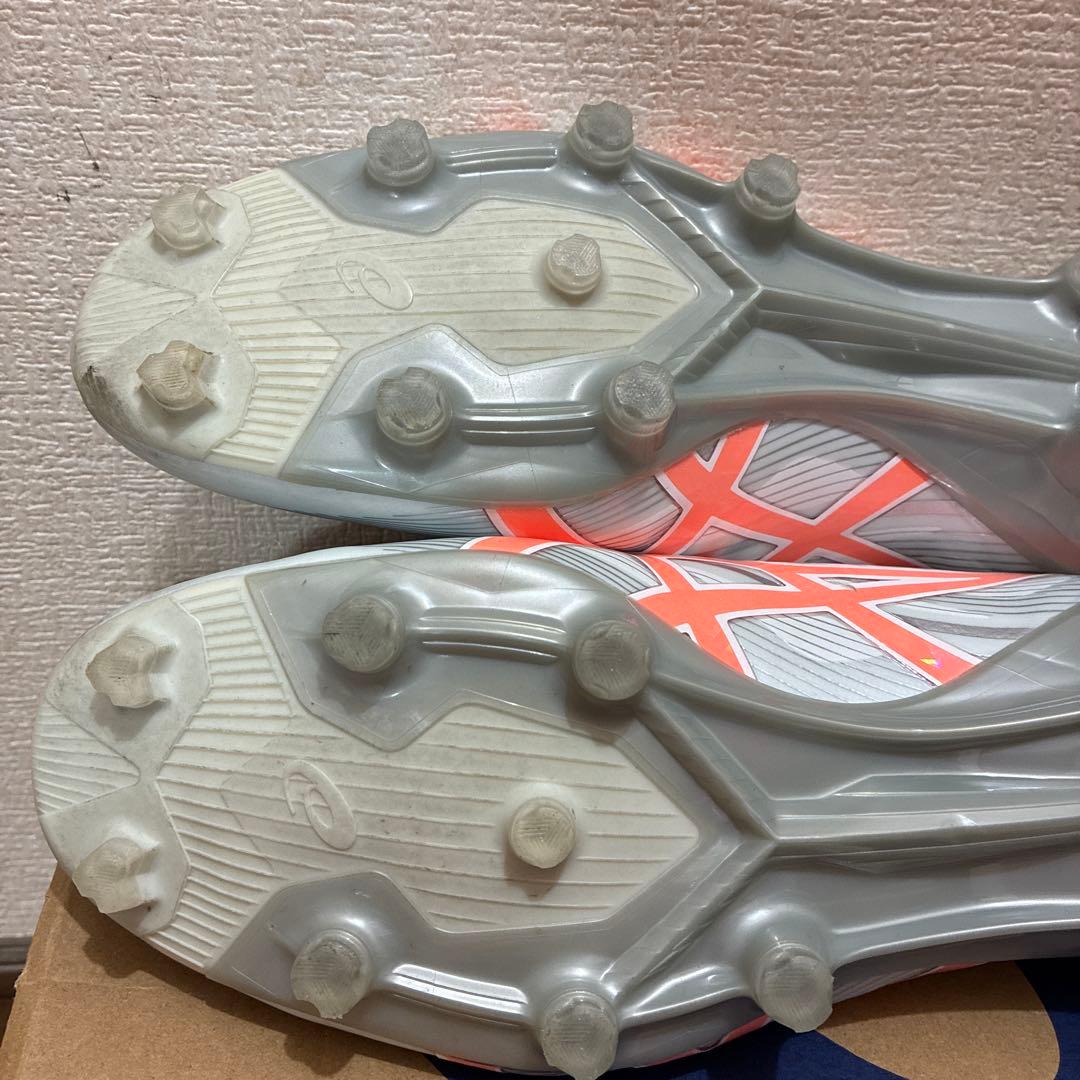 メナス5 ラグビーサッカースパイク29.5cm ホワイト/ビビッドコーラル
