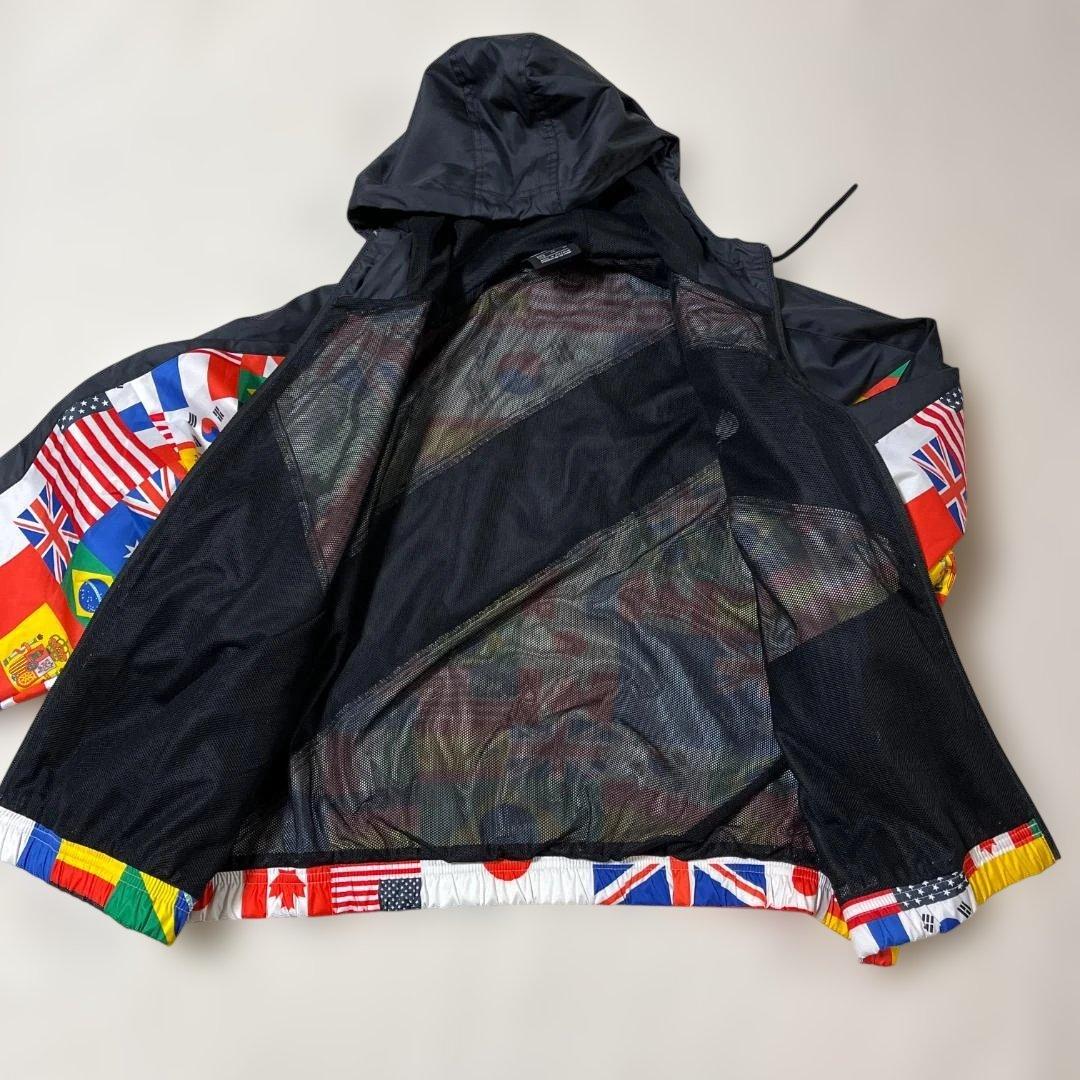 美品　NIKE ナイロンパーカー　ジップアップ　国旗　レディース　XL