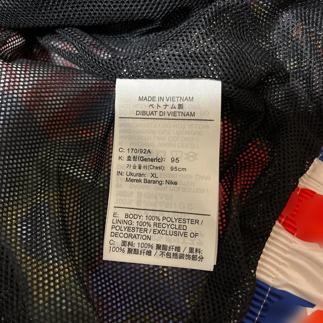 美品　NIKE ナイロンパーカー　ジップアップ　国旗　レディース　XL