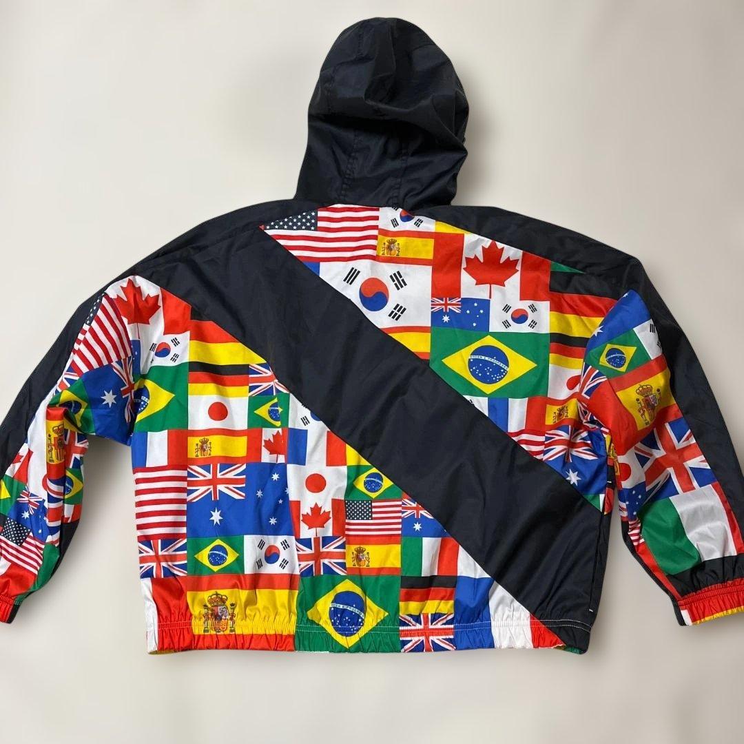 美品　NIKE ナイロンパーカー　ジップアップ　国旗　レディース　XL