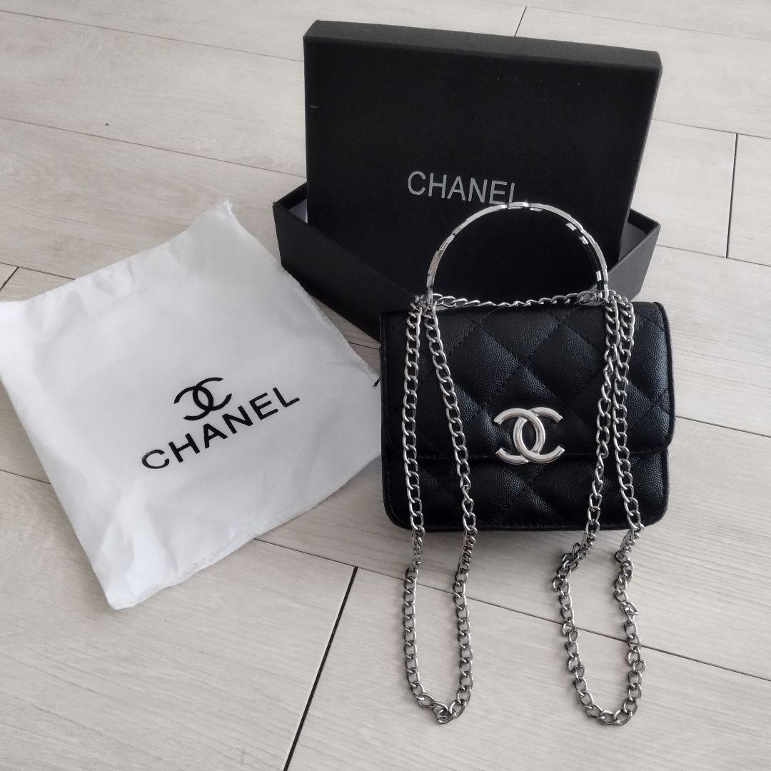 CHANEL シャネル　ノベルティ　 ブラックレザーハンドバッグ