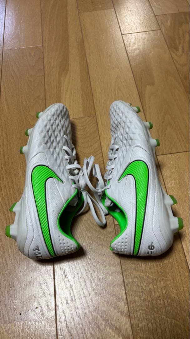 Nike Tiempo ホワイト/グリーン スパイク