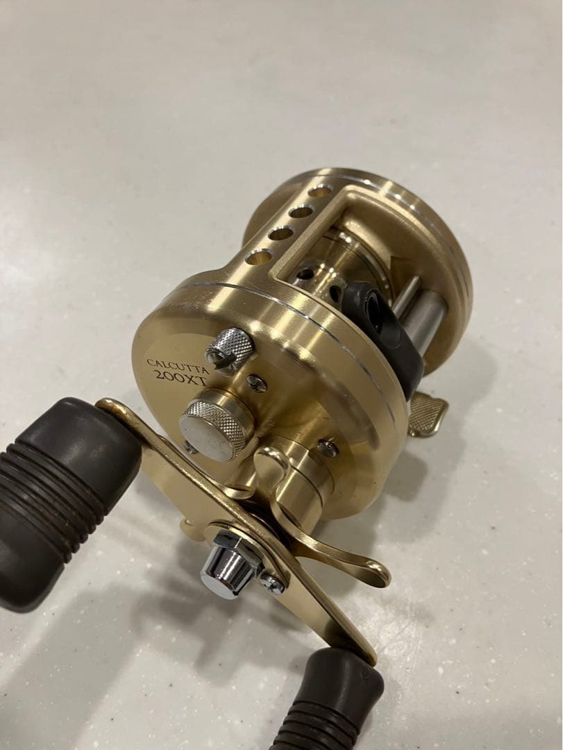 リール SHIMANO CALCUTTA 200XT