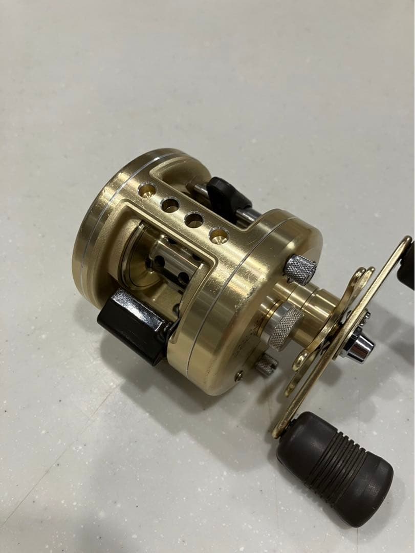 リール SHIMANO CALCUTTA 200XT