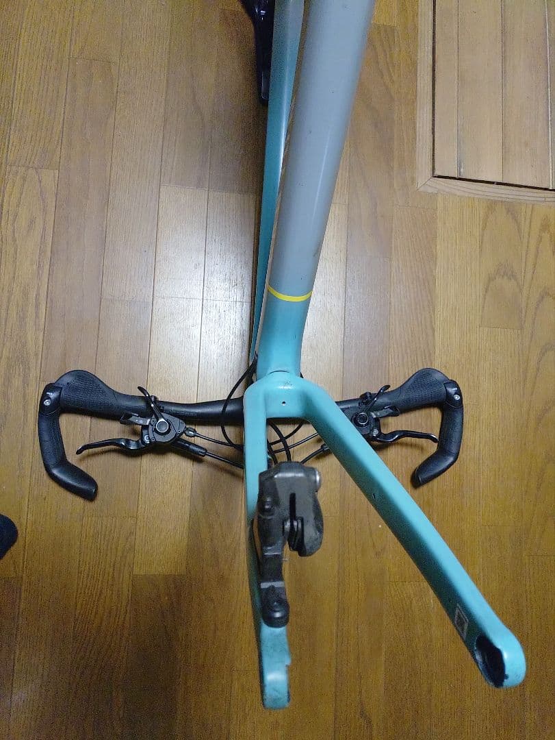 明日21:00まで専用です。 購入お控え下さい。Road lite CF8