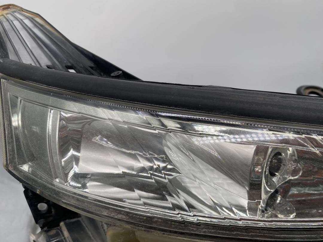 70系 ヴォクシー 純正 HID ヘッドライト 左右 バラスト付 点灯確認済み