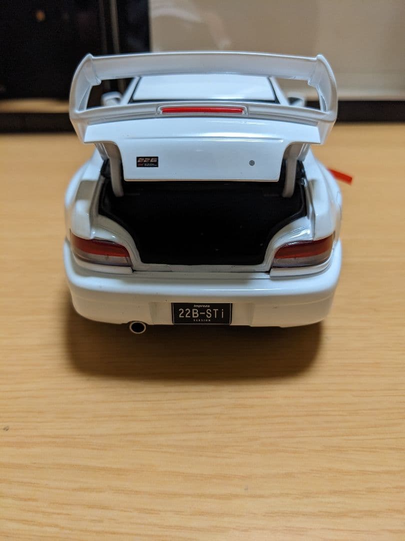 オートアート1/18　スバル インプレッサ 22B STi