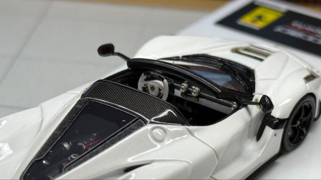 DMH 1/64 ラフェラーリ アペルタ