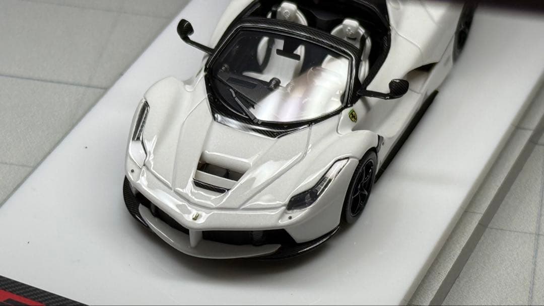 DMH 1/64 ラフェラーリ アペルタ