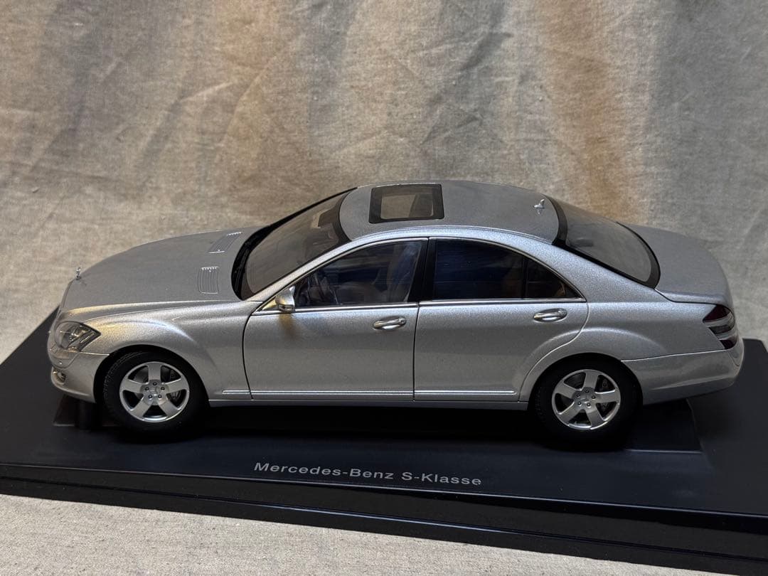 ミニカー Mercedes-Benz S-Klasse W211