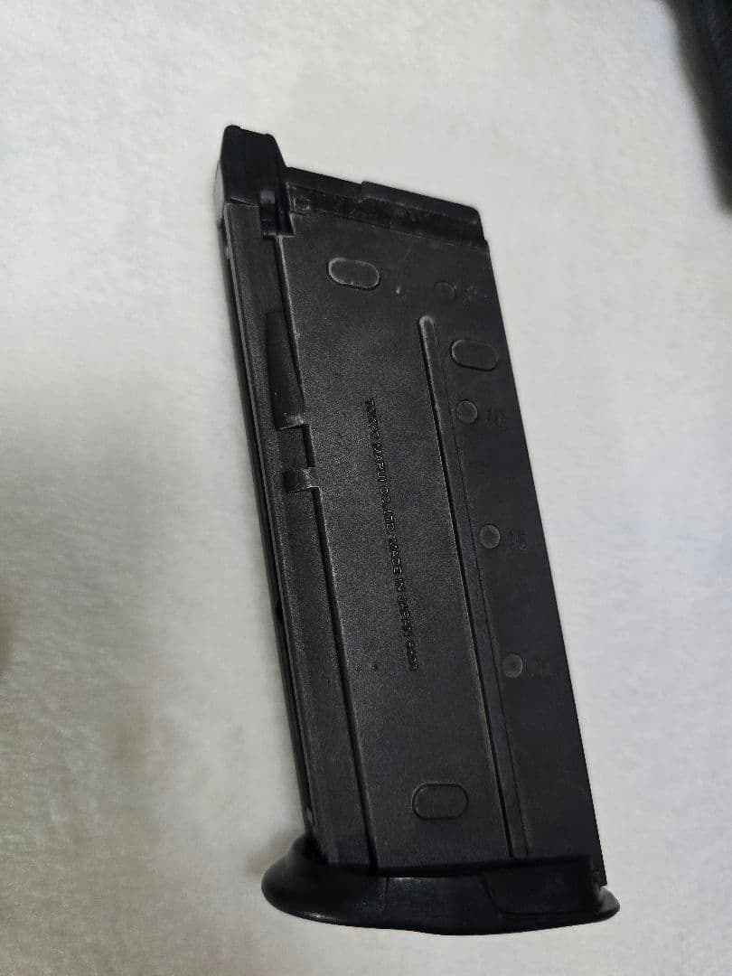 東京マルイ　fn57 　ガスガン マガジン3本付き　箱無し