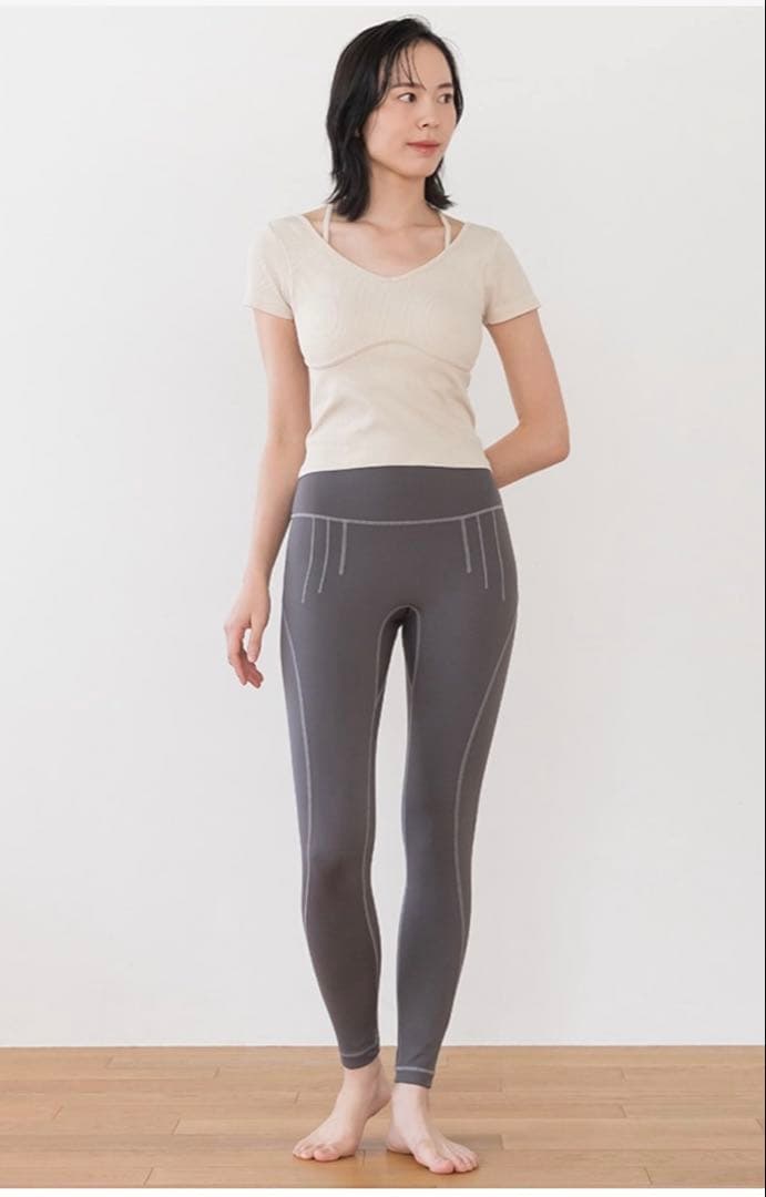 SUKALA スカーラ　カップ付きオープンネックニットTee Lサイズ