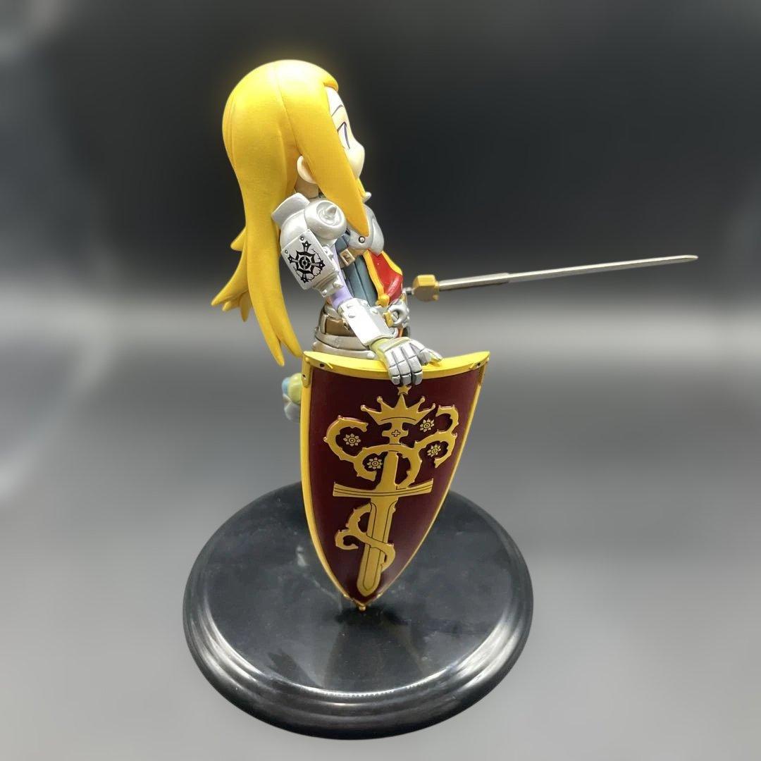 世界樹の迷宮パラディンの女の子　フィギュア