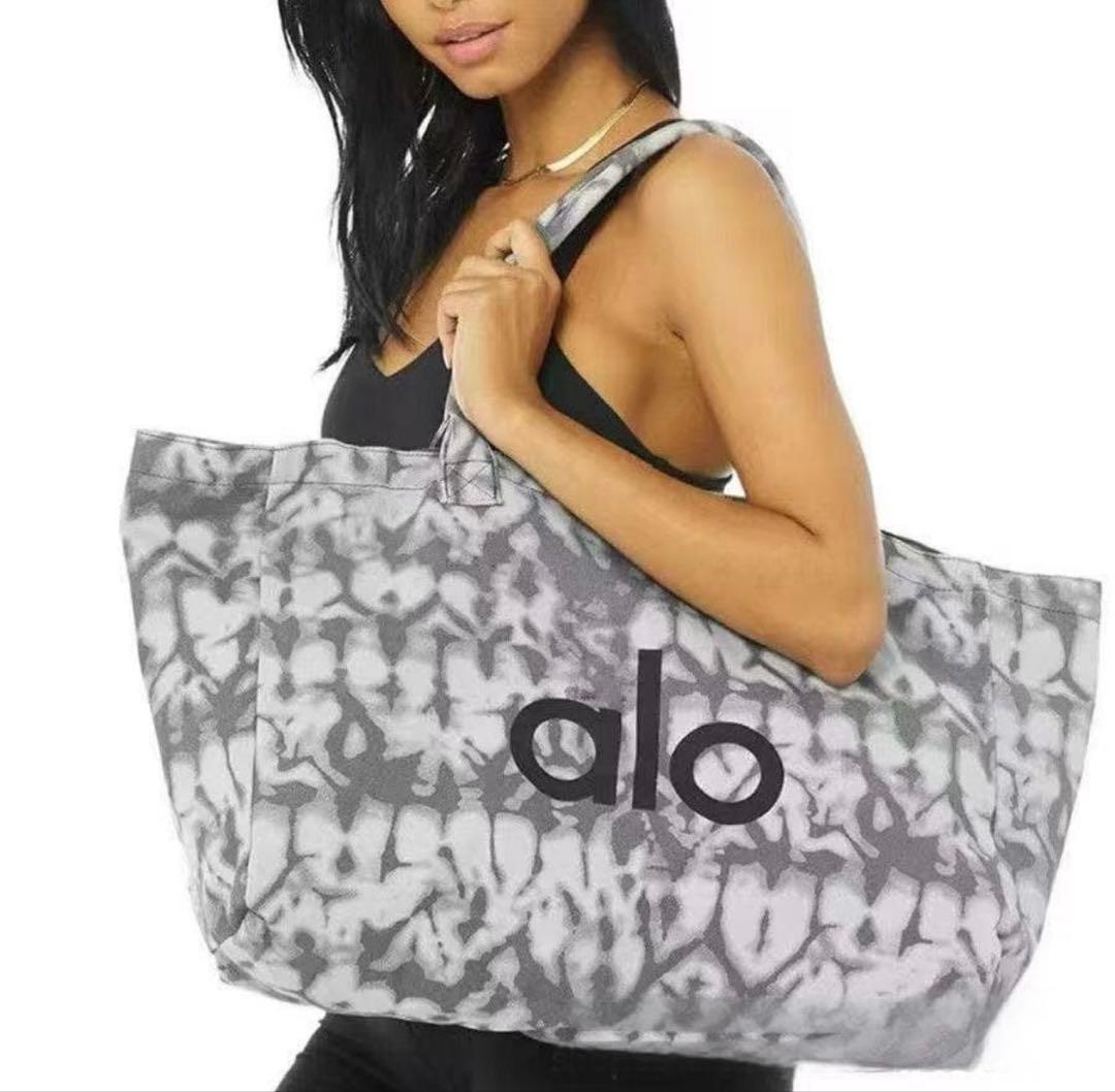 【新品未使用】alo yoga ハワイ　アロー　新品タグ付き