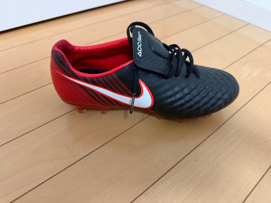 Nike MAGISTAサッカーシューズ ブラック/レッド　[値下げ]できます‼️