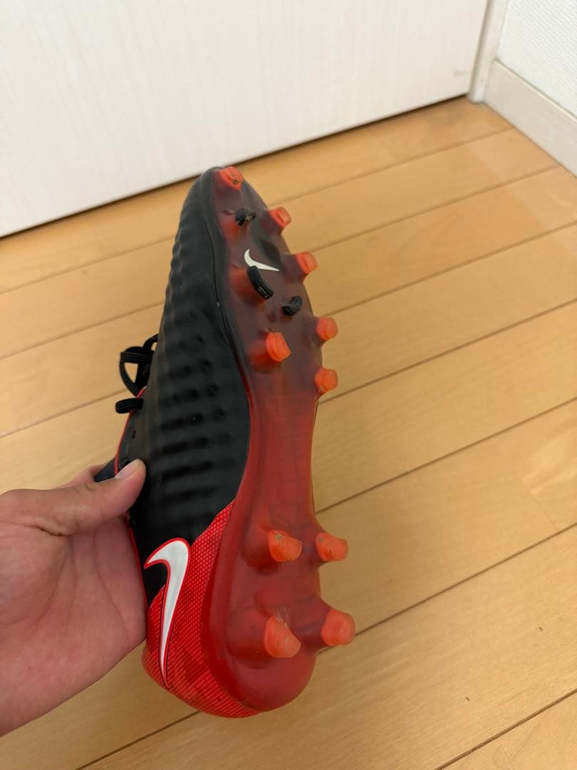 Nike MAGISTAサッカーシューズ ブラック/レッド　[値下げ]できます‼️