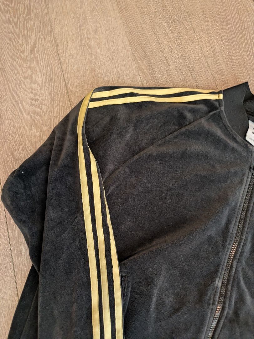 adidas ジャージジャケット HR3445　ベロア　黒金