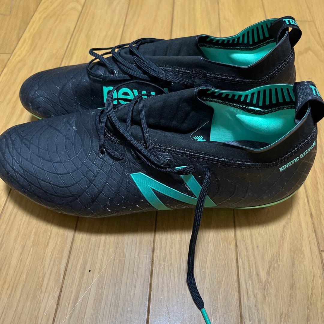New Balance Kinetic Strike サッカーシューズ