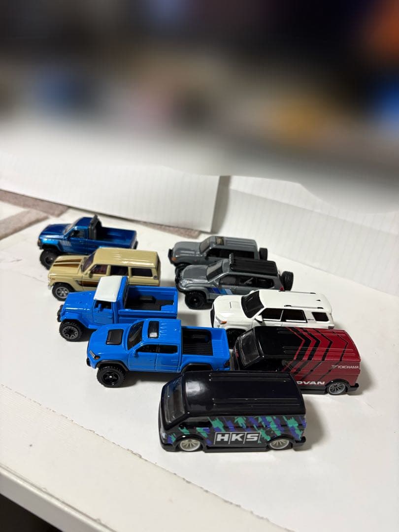 ホットウィールミニカー　トヨタ 4x4+バン　9台セット品&おまけ 新型ランクル