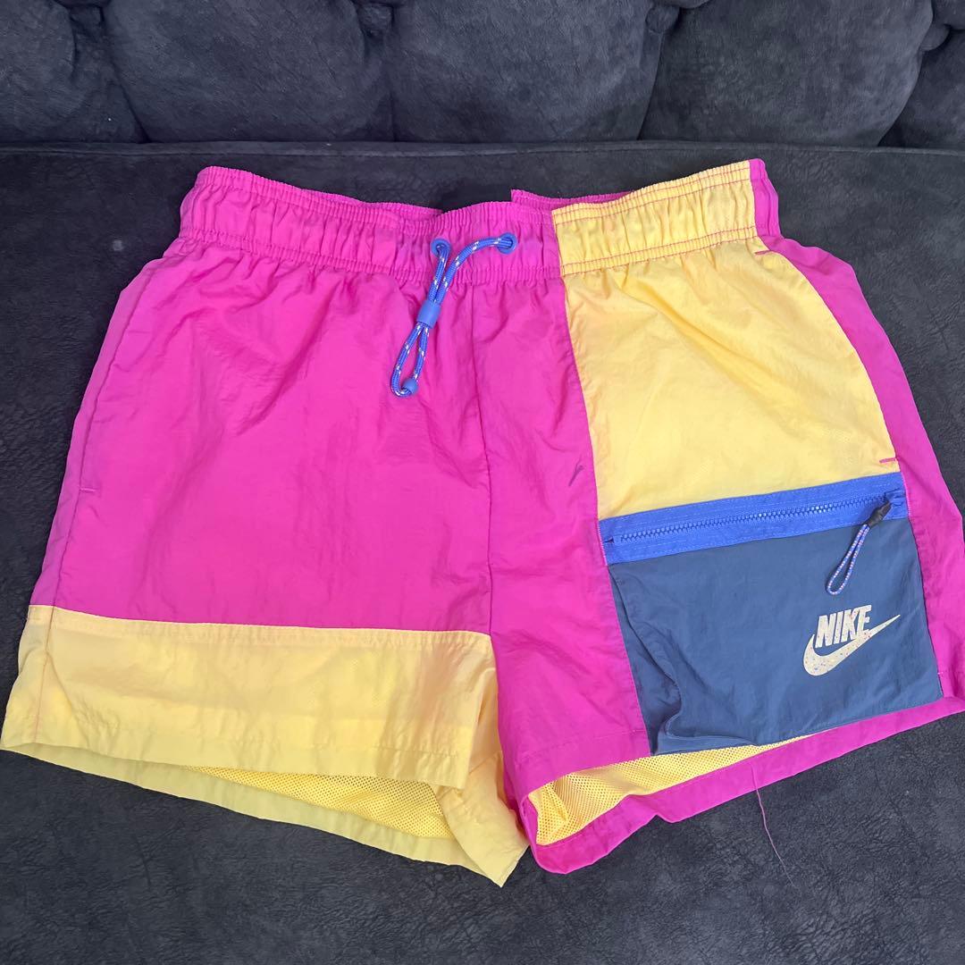 Nike ウィンドブレーカーとショートパンツ セット