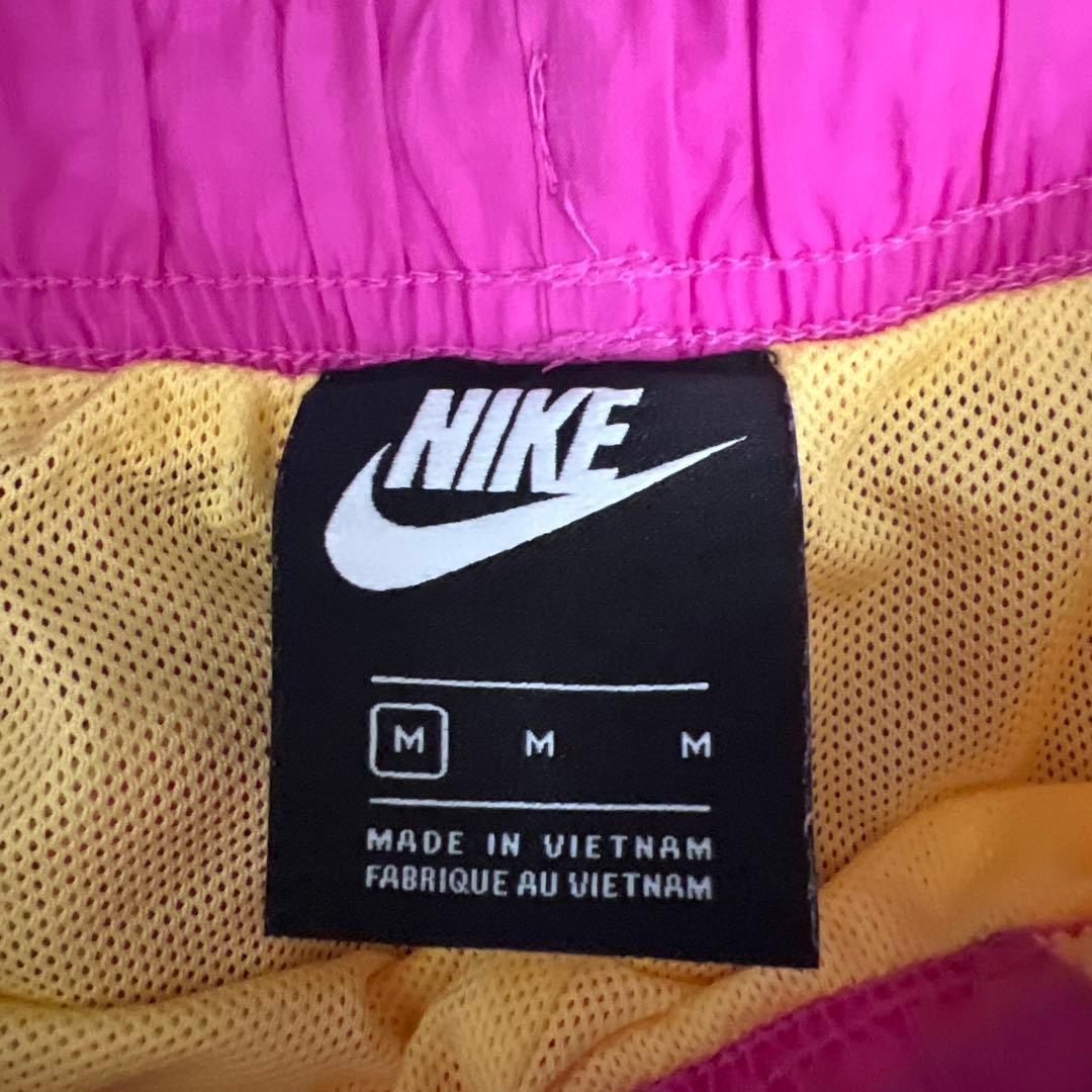 Nike ウィンドブレーカーとショートパンツ セット