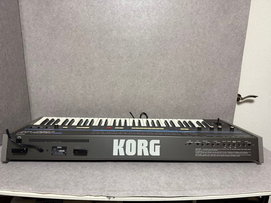 アナログシンセサイザー KORG コルグ POLY-61 ハードケース付き