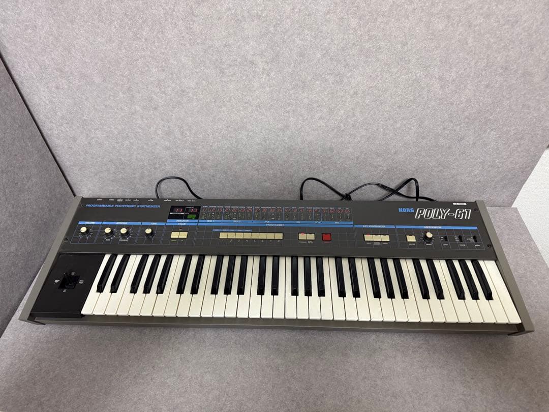 アナログシンセサイザー KORG コルグ POLY-61 ハードケース付き