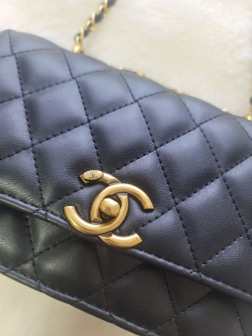 ノベルティ CHANEL ブラック レザー ショルダーバッグ ゴールド