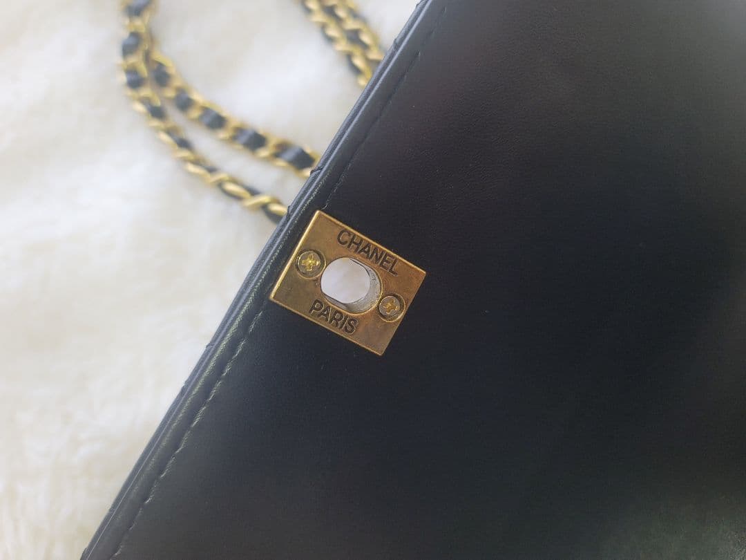 ノベルティ CHANEL ブラック レザー ショルダーバッグ ゴールド