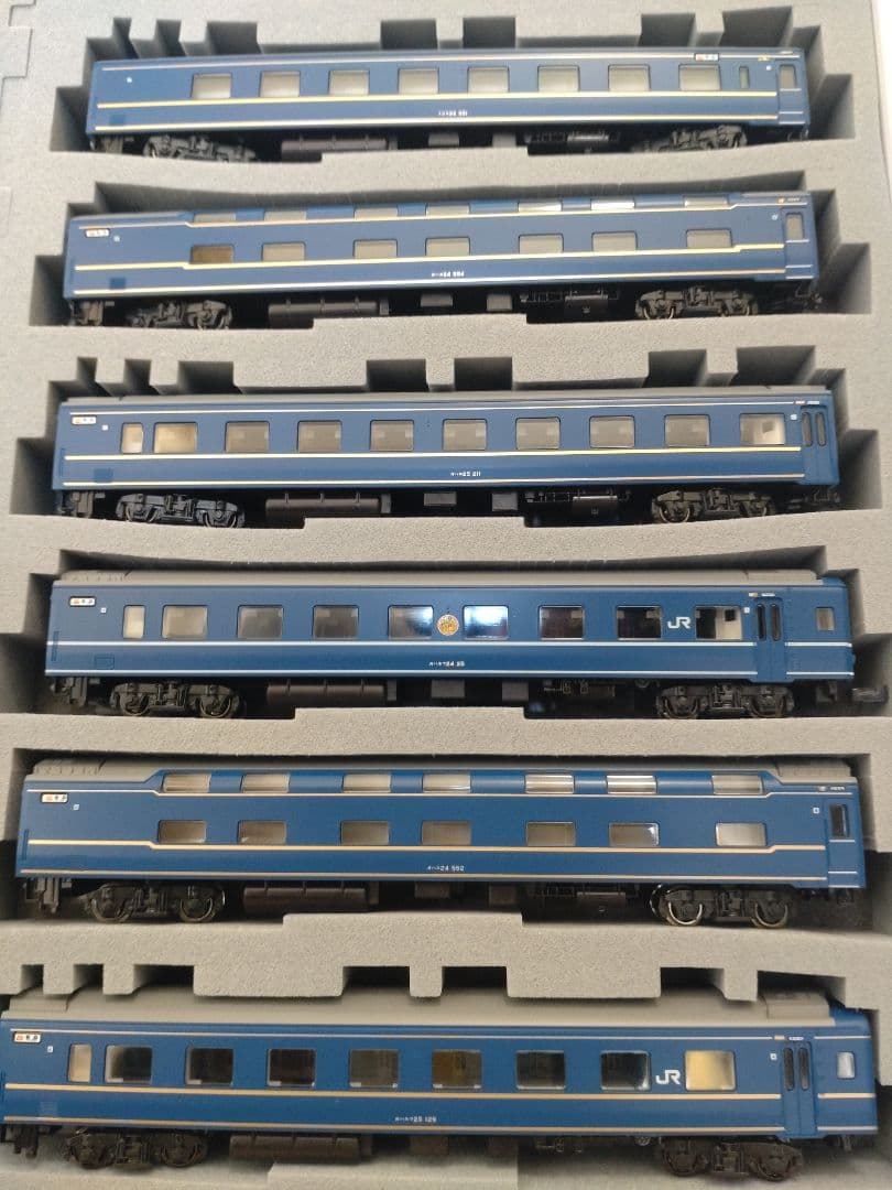 KATO 10-822/823　24系寝台特急 あけぼの9両編成