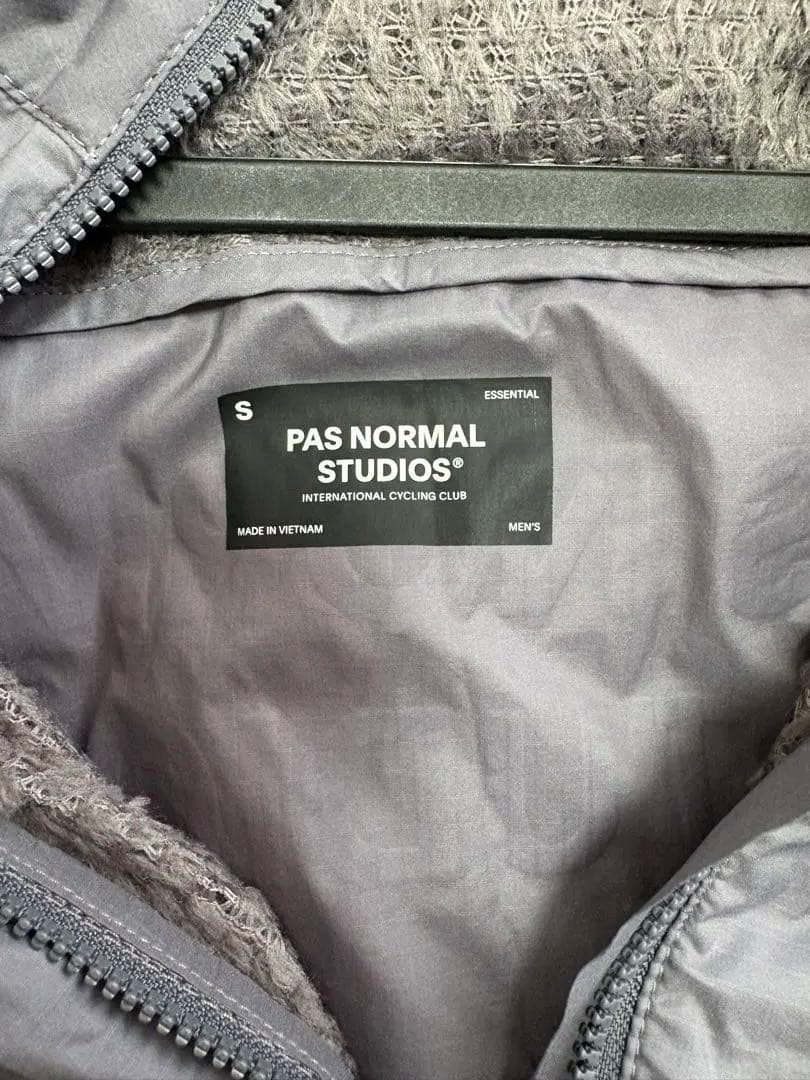 パスノーマルスタジオ pasnomalstudios Essential ジレ