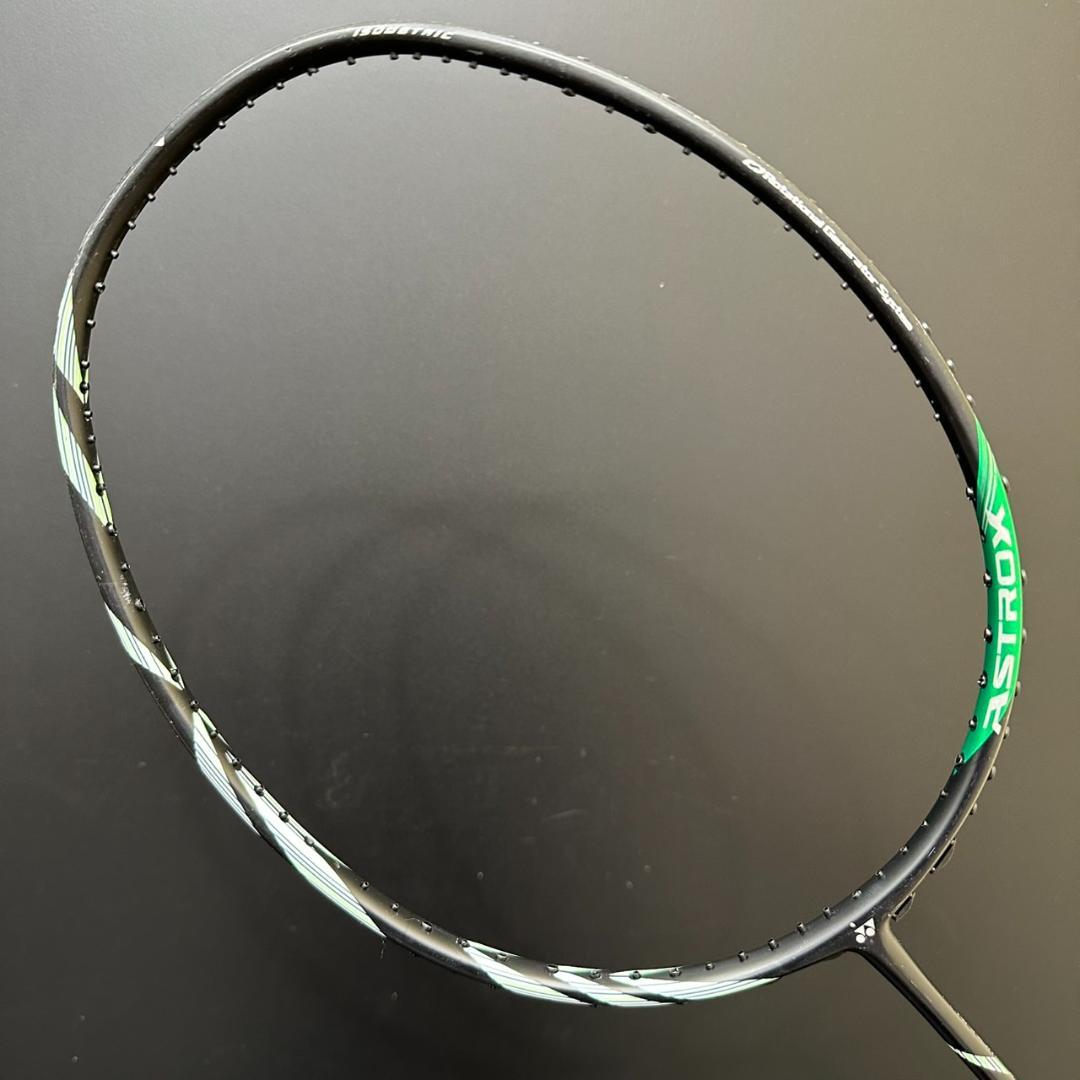 YONEX　ヨネックス　バトミントンラケット　アストロクス１１　MO-57