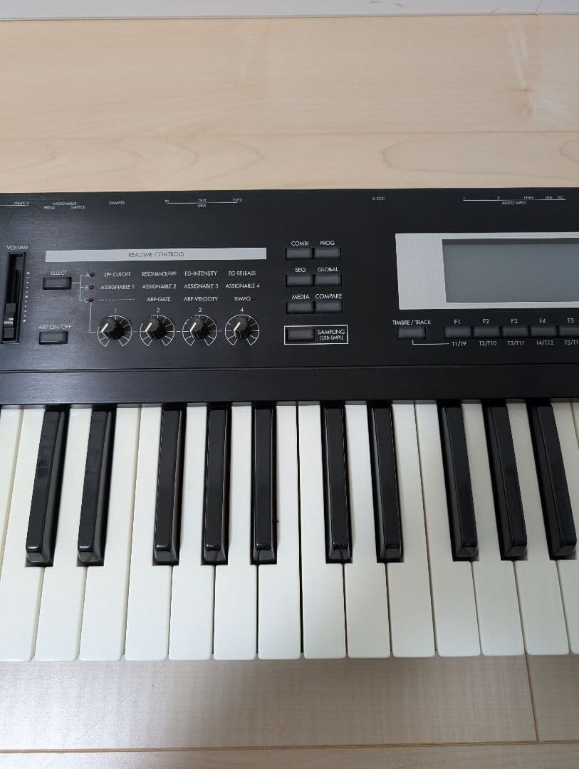 【動作確認済】コルグ　KORG TR76 シンセサイザー