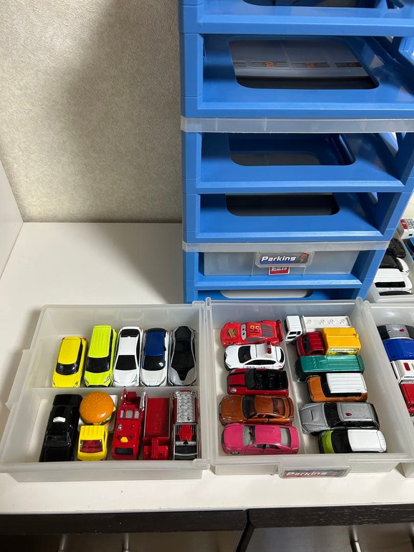 TOMICA トミカ ミニカー他 まとめ売り 49台 パーキングケース3個