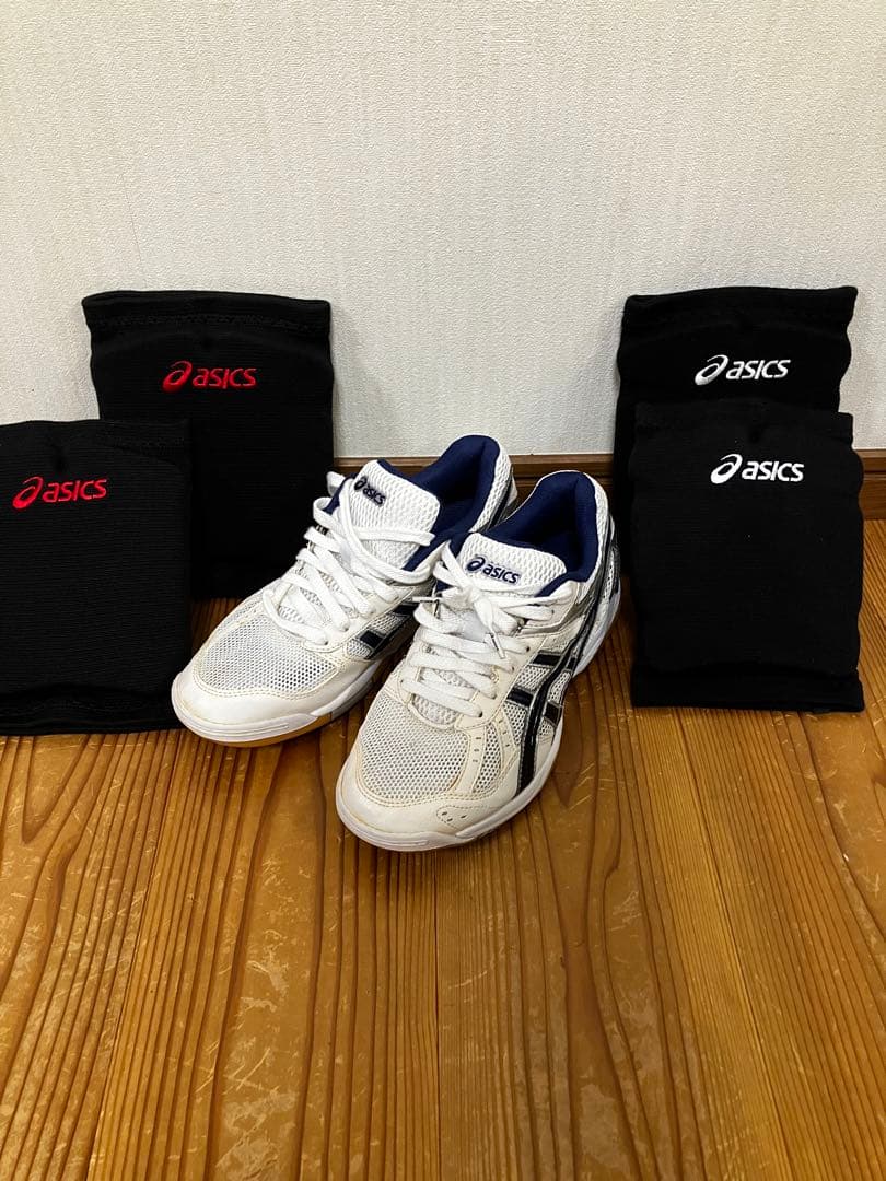 asicsバレーボールシューズ　膝サポーター2セット
