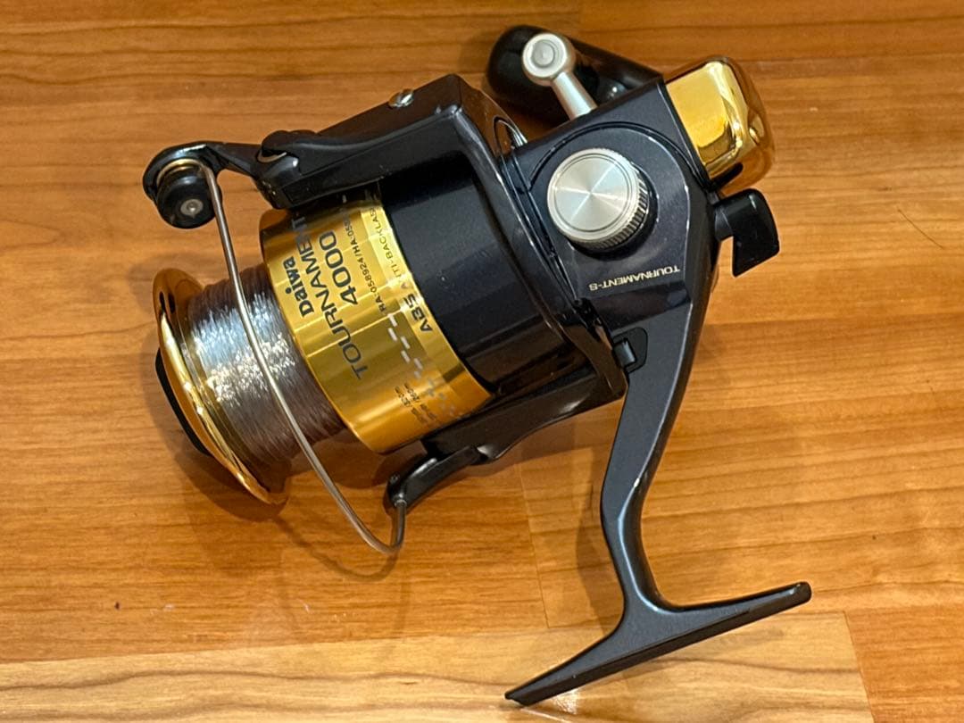 Daiwa TOURNAMENT-S 4000 スピニングリール