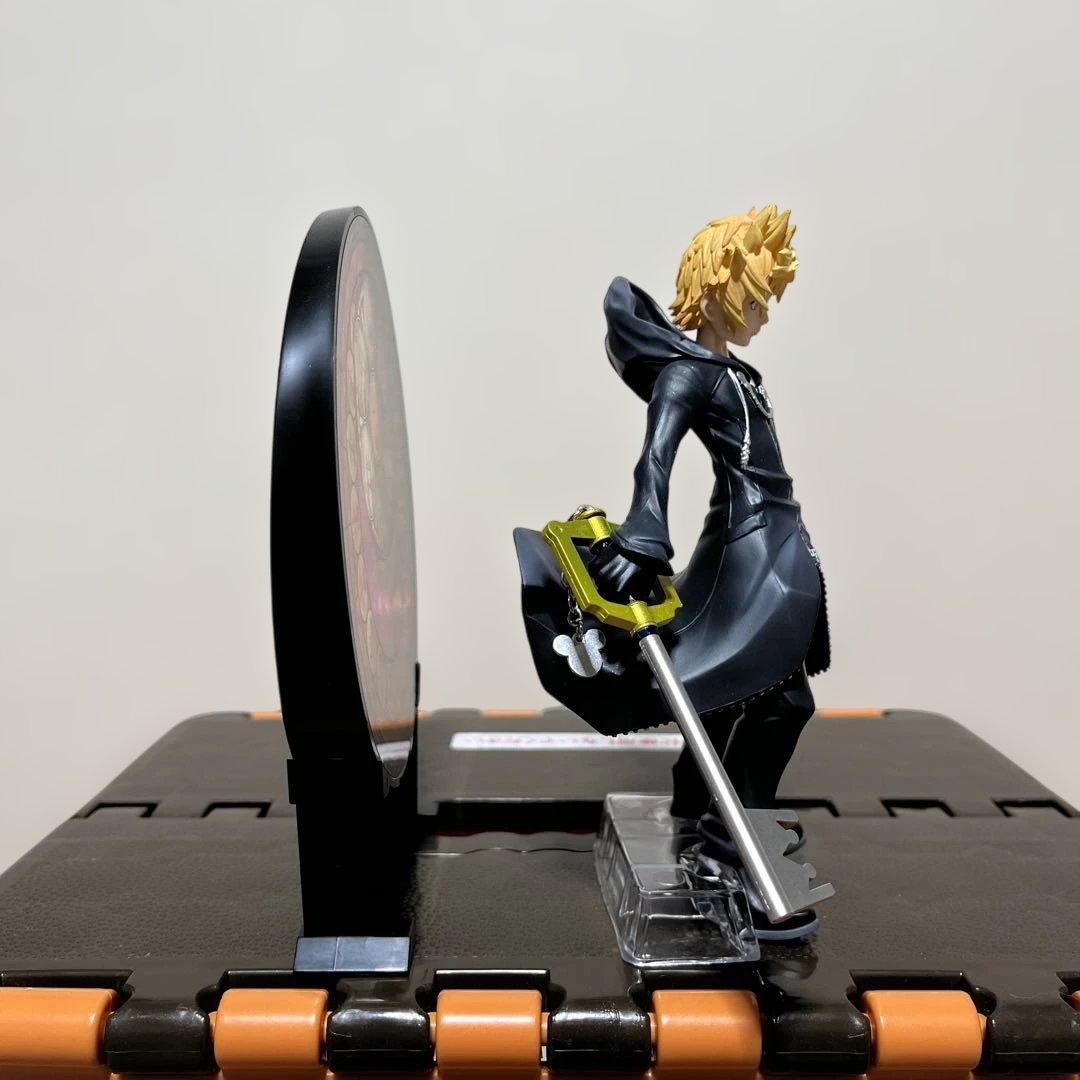 ほぼ新品/BANDAI KINGDOM HEARTS ロクサス フィギュア