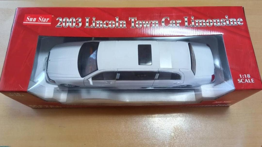 1/18 2003 希少な後期 リンカーン タウンカー リムジン LIMO