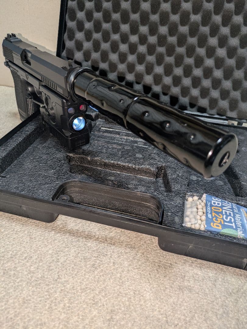 美品☆東京マルイ SOCOM Mk23 ガスガン サイレンサー ライト付き