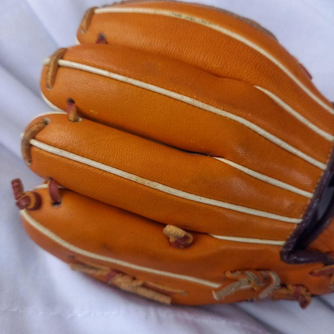 野球ボールとミニチュアグローブのセット