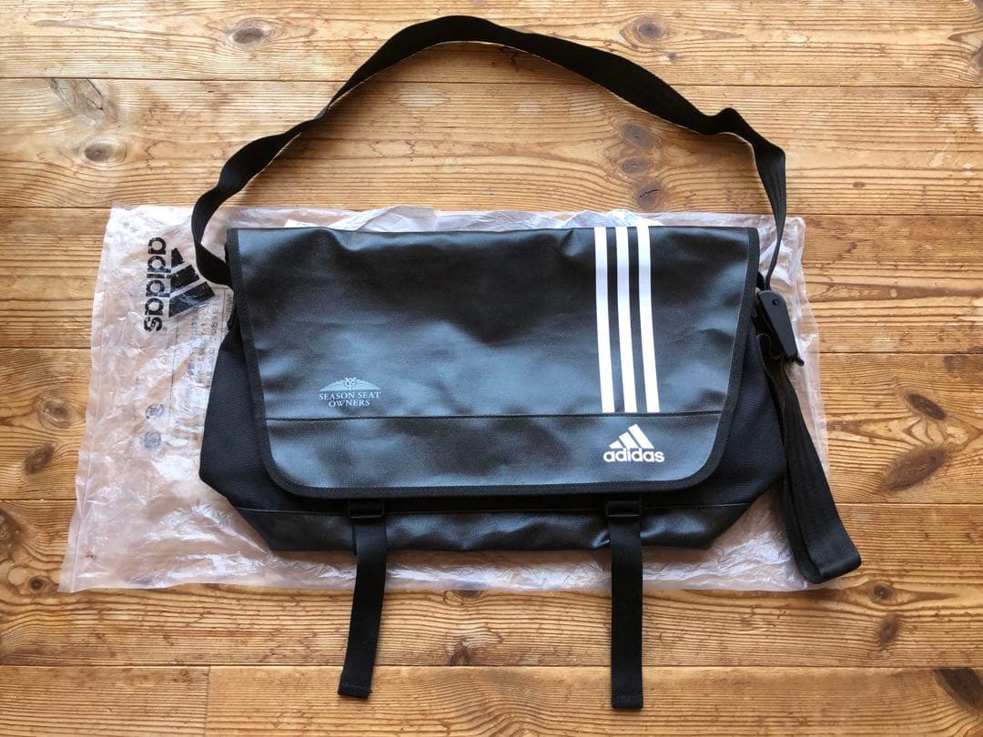 ジャイアンツadidasバッグ、折り畳み傘、エコバッグ、応援タオル他