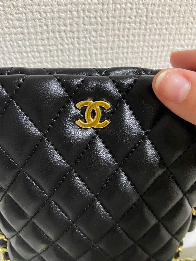 CHANELノベルティ　チェーンスマホショルダー