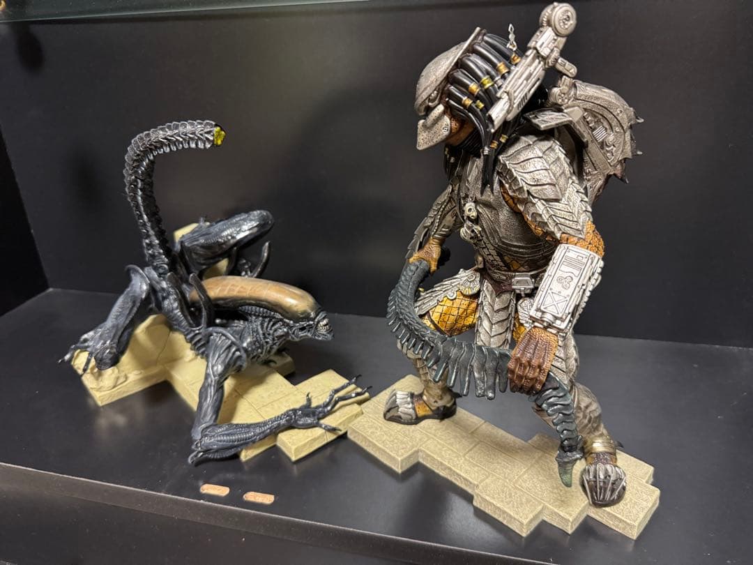 コトブキヤ/エイリアンvsプレデター1/6スケール塗装済組み立てキット2体セット